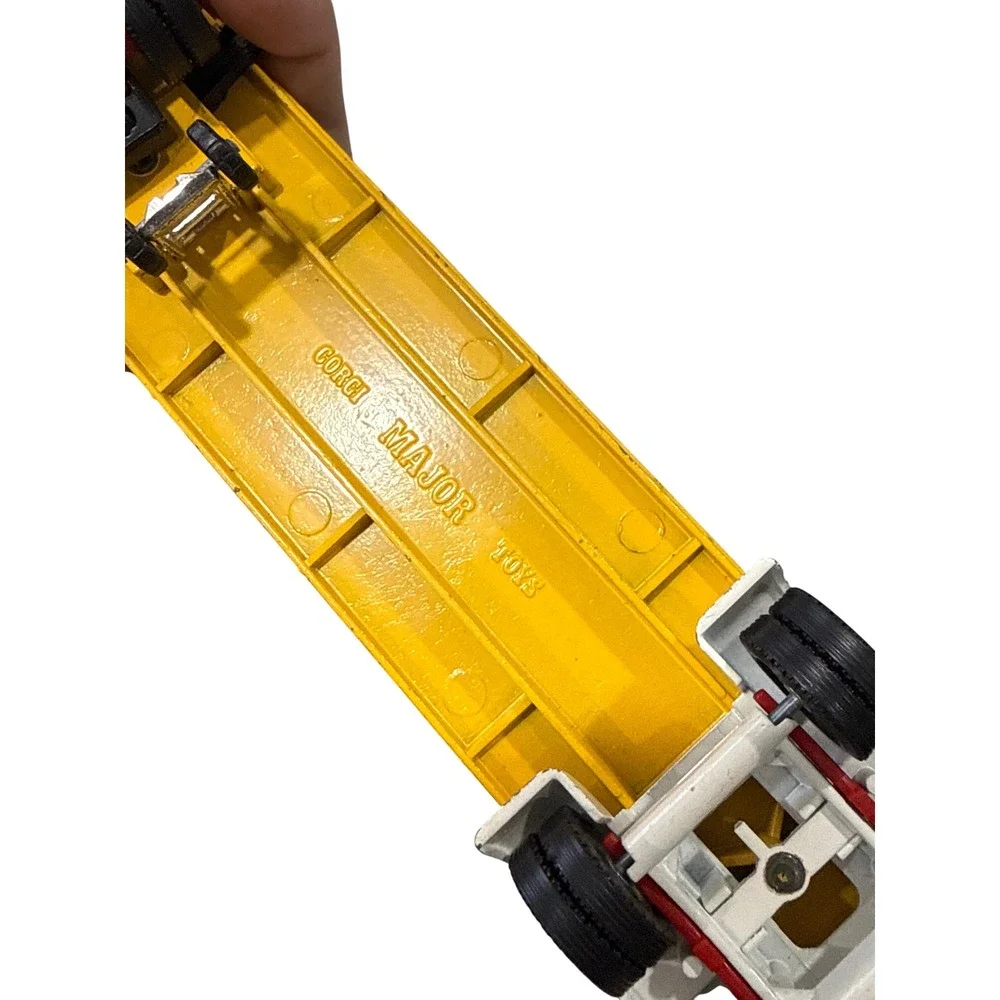 VTG Corgi Major Mack‎ Truck Yellow Semi Flatbed Trailer Diecast Made in Britain